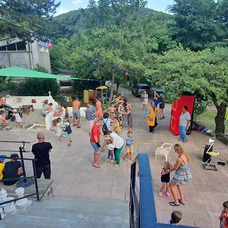 Campsite Cosy Avec Terrasse Pour 6 Personnes - Api-1-52-521
