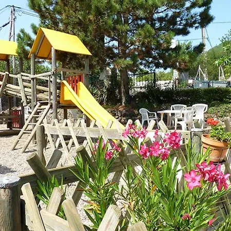 Cosy Avec Terrasse Pour 6 Personnes - Api-1-52-521 Campsite